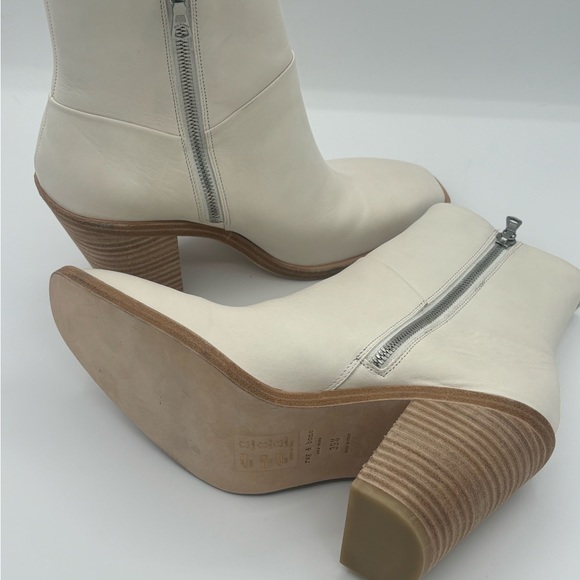 rag & bone
Axel Square-Toe Leather Ankle Boots - Picture 15 of 15